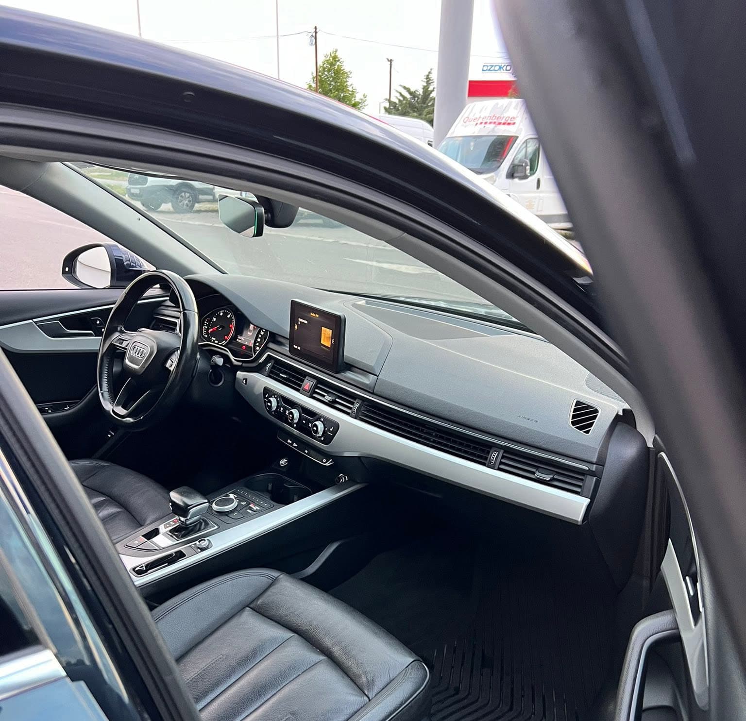 Car image 6