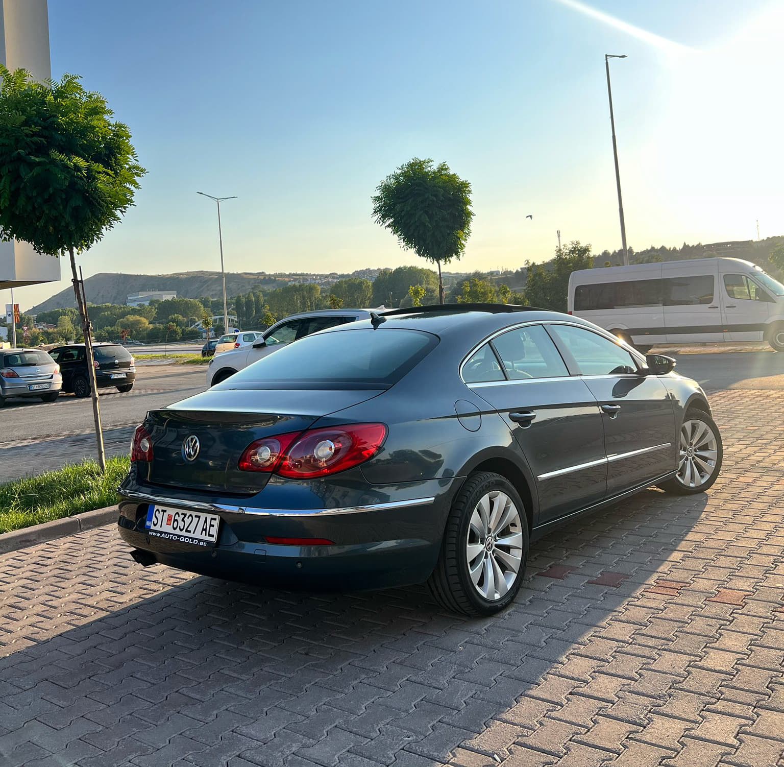 Car image 2