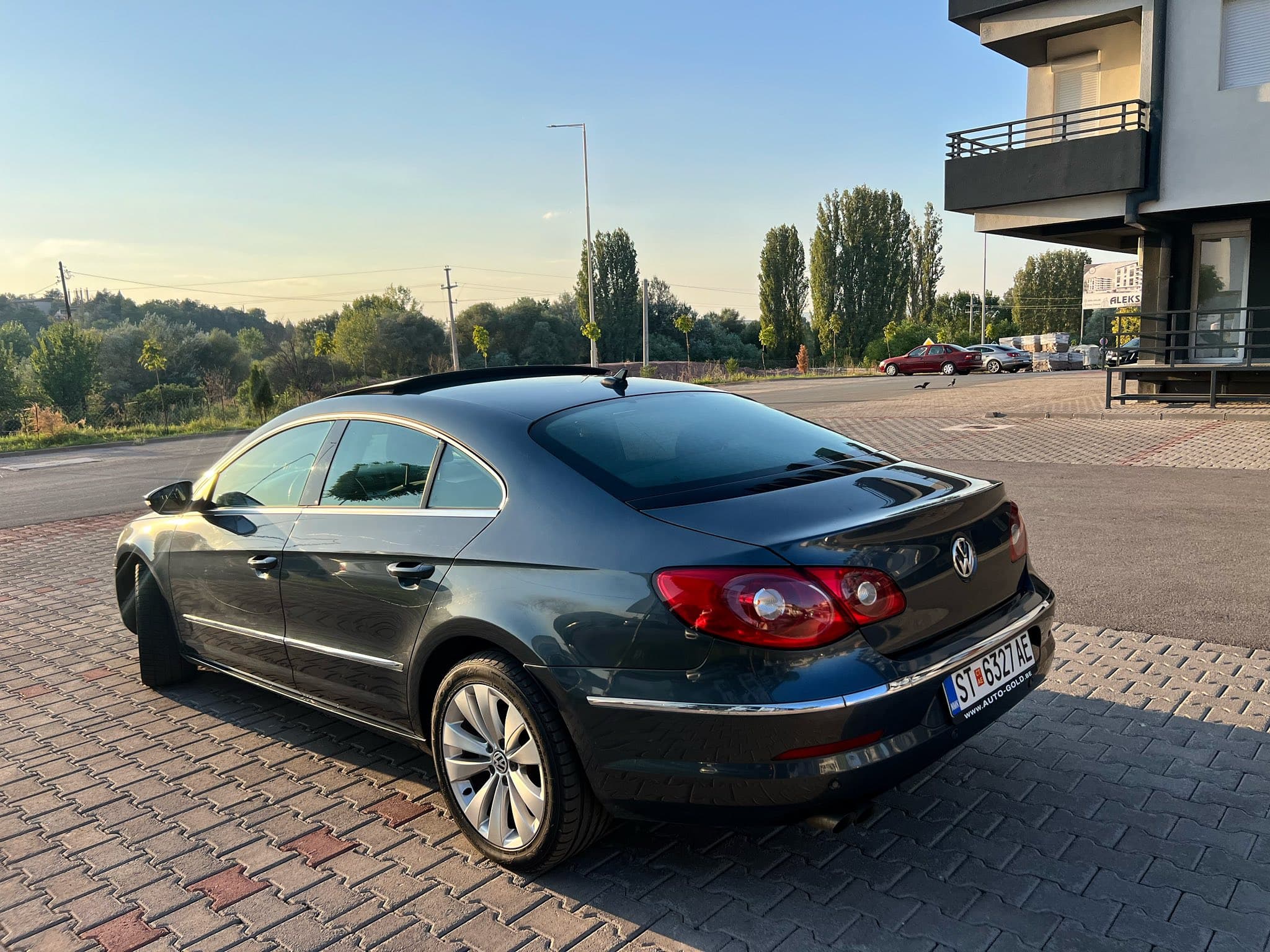 Car image 3